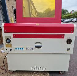 Machine de gravure et de découpe au laser CO2 HPC LaserScript LS6090 60Watt avec refroidisseur