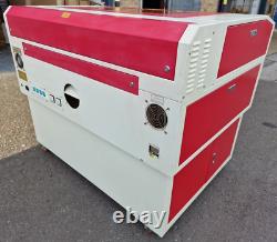 Machine de gravure et de découpe au laser CO2 HPC LaserScript LS6090 60Watt avec refroidisseur