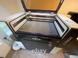 Machine de gravure et de découpe laser CO2 Aeon Laser Mira 7 de 90W avec lit de 450mm x 700mm